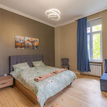 Appartement 3bdr & Main Street Vitoshka & Corner & Free Parking Sofia