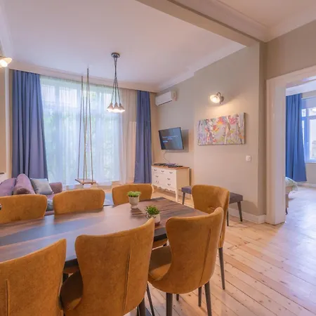 Apartment 3bdr & Main Street Vitoshka & Corner & Free Parking