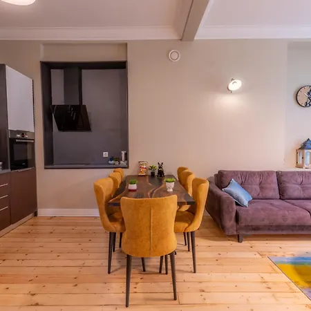 Apartment 3bdr & Main Street Vitoshka & Corner & Free Parking *