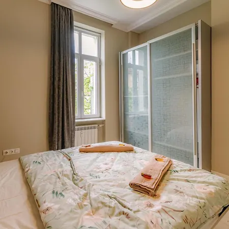 3bdr & Main Street Vitoshka & Corner & Free Parking * Sofia