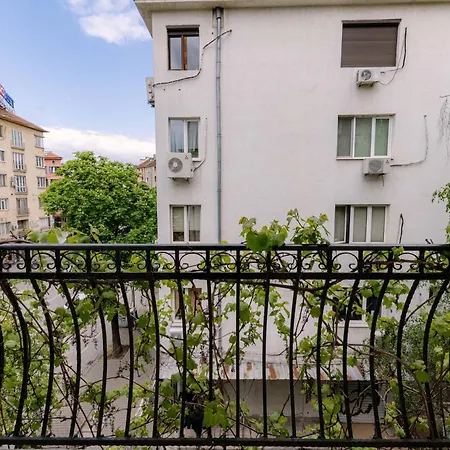 3bdr & Main Street Vitoshka & Corner & Free Parking Apartment *