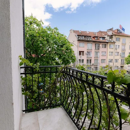 3bdr & Main Street Vitoshka & Corner & Free Parking Apartment *